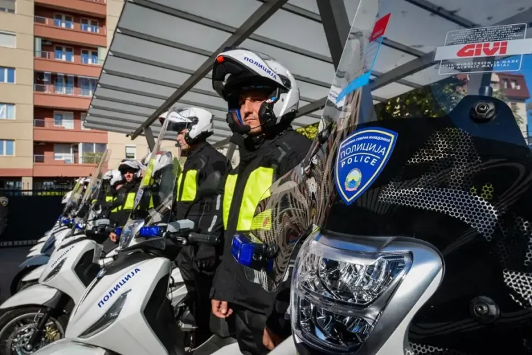 (ВИДЕО) 33 НОВИ „PIAGGIO BEVERLY“ ЗА МВР : Обезбедена и комплетна мотоциклистичка опрема