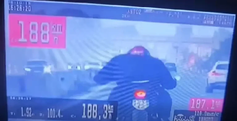 (ВИДЕО) ПОЛИЦИСКИ ПРЕСРЕТНУВАЧИ НА МВР ГО ФАТИ МОТОЦИКЛИСТОТ: Возел 188 км/ч на автопатот Гостивар–Тетово, уапсен 27-годишник