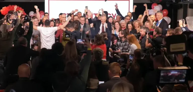 ПО 14 ГОДИНИ ПАДНА ВУЧИЌ: Кој стои зад студентската листа што ја менува политичката сцена во Србија?