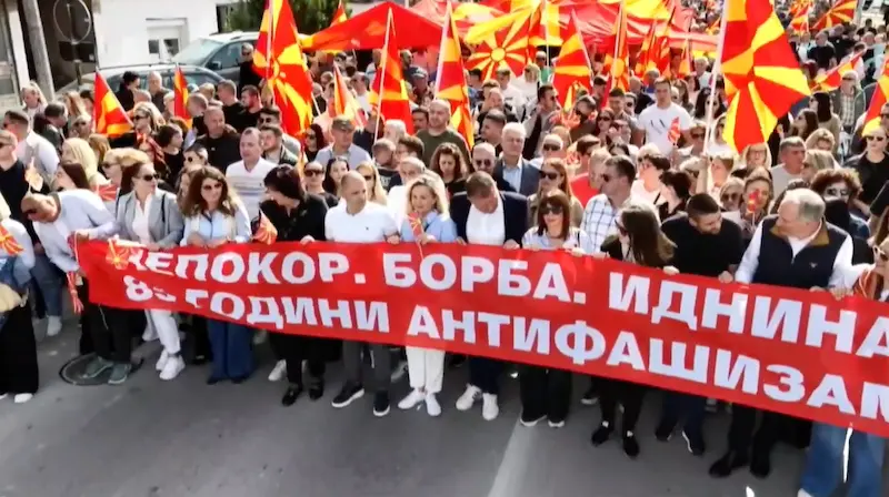 (ВИДЕО) ФИЛИПЧЕ ОД МАРШОТ НА СДСМ: предците се бореа да имаме држава, ние мора да се избориме младите да останат во неа