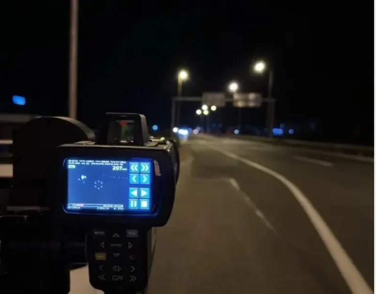 ЖЕНА ОД ПОДМОЧАНИ ФАТЕНА СО 142 КМ/Ч КАДЕ БИЛО ДОЗВОЕЛНО 50 КМ/Ч: Полицијата ѝ одзеде „ауди“