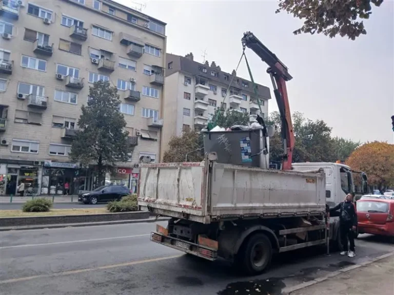 КХС ЗАПОЧНА СО ПОСТАВУВАЊЕ НОВИ КОНТЕЈНЕРИ: Досега заменети околу 200 во Скопје