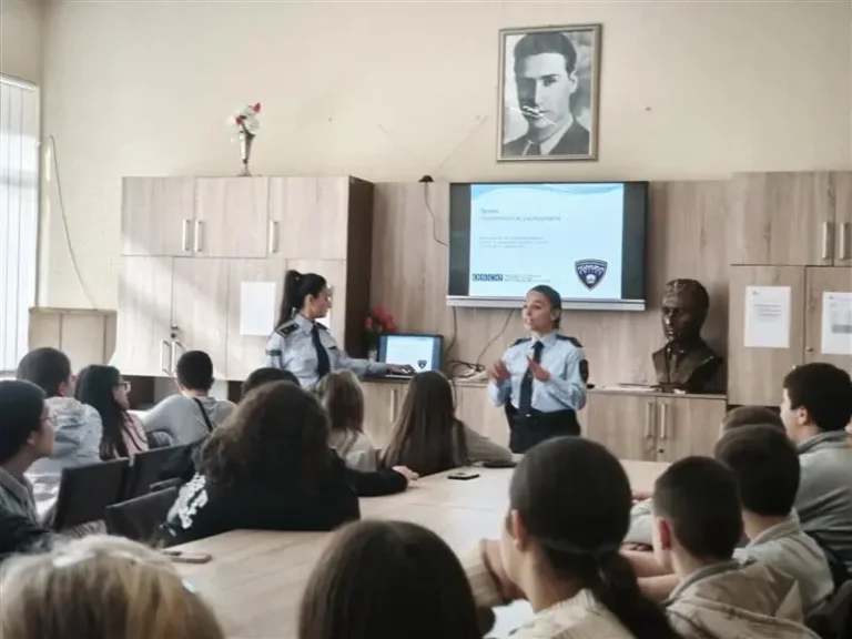 ПРЕВЕНТИВНИ АКТИВНОСТИ ЗА БЕЗБЕДЕН СООБРАЌАЈ: Полицијата едуцира за зависности и насилство