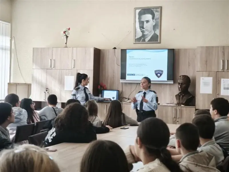 ПРЕВЕНТИВНИ АКТИВНОСТИ ЗА БЕЗБЕДЕН СООБРАЌАЈ: Полицијата едуцира за зависности и насилство