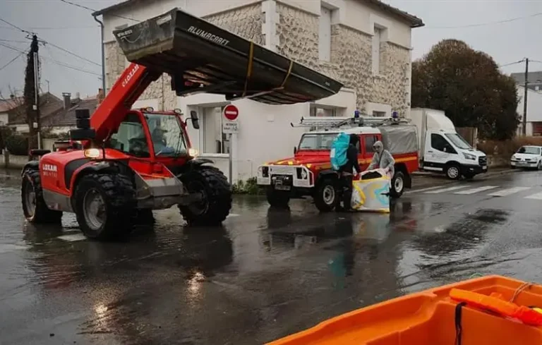 (ВИДЕО) СИЛНА БУРА ГИ ПОГОДИ ФРАНЦИЈА И БРИТАНИЈА: Невремето се заканува да се прошири и кон Германија